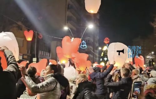 "Želim da ostanem ovde": Deca u Kosovskoj Mitrovici pustila u nebo lampione želja (VIDEO)