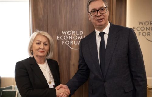 "Srbija će nastaviti da podržava otvorenu komunikaciju i praktičnu saradnju sa BiH, jer su mir i normalan život ljudi najvažniji interes svih u regionu": Vučić i Krišto u Davosu (FOTO)