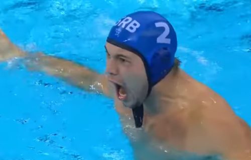 11 godina posle... Dušan Mandić podelio dve fotografije: Na jednoj je Glušac dečak, na drugoj su medalje
