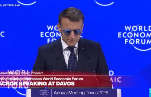 Bura se nastavlja: Makron napustio Svetski ekonomski forum u Davosu pre dolaska Trampa