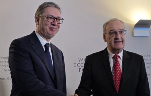 Vučić se u Davosu sastao sa Parmelinom: Dobar razgovor o jačanju ukupne saradnje Srbije i Švajcarske