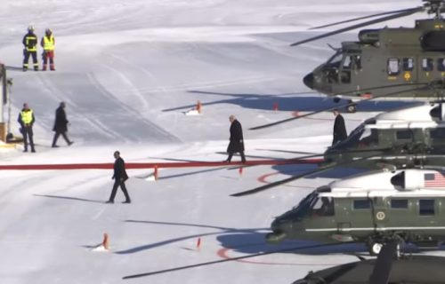 Tramp nije sam stigao u Davos, poveo tim od 20 ljudi