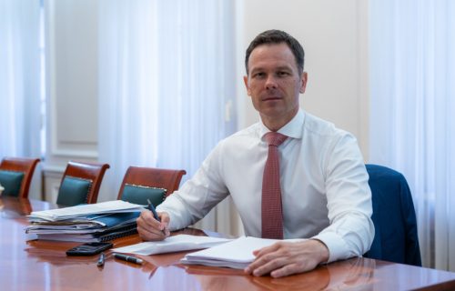 Mali osudio napade na Vučića i njegovu ćerku: "Dokle ide ta besrmana želja za vlašću?"