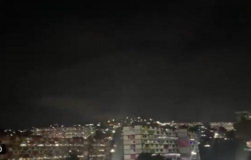 Eksplozije odjekuju u Karakasu, sirene zavijaju: Nad gradom se vije dim, deo oko vojne baze ostao bez struje (VIDEO)