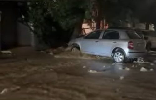 Opšti potop u Atini, ima žrtava: Bujice tutnje ulicama, žena priklještena ispod kola (VIDEO)
