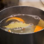 Skuvajte lovor i kore pomorandže: Jednostavan recept da osvežite dom bolje nego hemijom