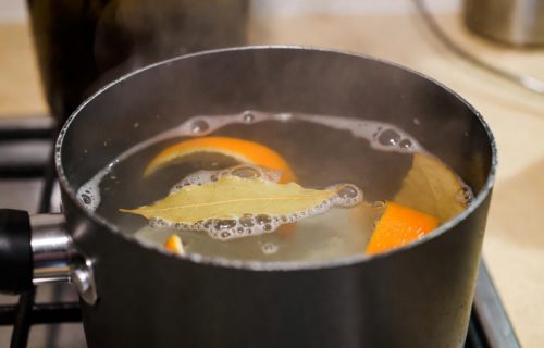 Skuvajte lovor i kore pomorandže: Jednostavan recept da osvežite dom bolje nego hemijom