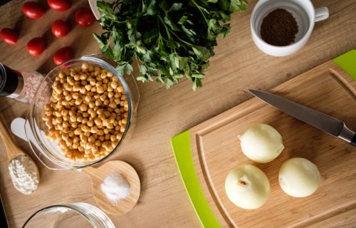 Leblebije u glavnoj ulozi: Posna salata za Badnji dan, drugačija, lagana i ukusna (RECEPT)