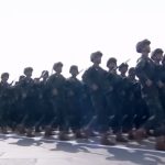 Opremljen kao u igrici: Kina predstavila "supervojnika" budućnosti i reakcije su urnebesne (FOTO)