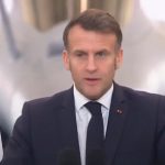 Makronu se opet podsmevaju na mrežama: Da li je Brižit kriva za njegovo "tigrovo oko"? (VIDEO)
