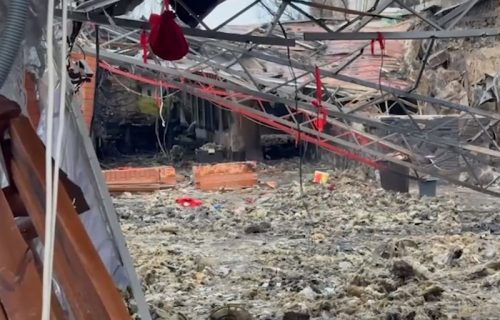 Broj ubijenih u ukrajinskom napadu na kafić u Hersonskoj oblasti porastao na 29: Među žrtvama dvoje dece