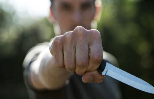 Jeziv zločin u Beogradu: Sumnja se da je bivšoj pretio da će joj "prosuti mozak" i sekao joj vrat nožem