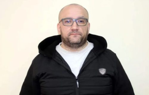 Da li prepoznajete ovog čoveka? Sumnja se da se pretvarao da je agent BIA i uzeo 12.000.000 dinara