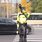 Ulazimo u svet "Robokopa": AI robo-policajci počeli da nadgledaju ulice jedne zemlje