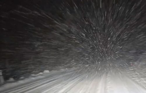 Haos zbog snega kod Nove Varoši: Kamion se zaglavio i preprečio put