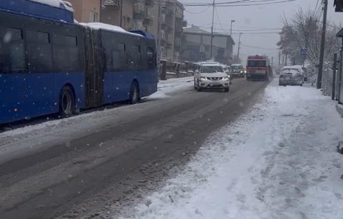 Incident kod Barajeva: Kamion za čišćenje snega sleteo sa puta