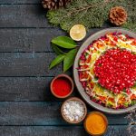 Praznična salata u obliku venčića: Vizuelno efektna i veoma ukusna (RECEPT+VIDEO)