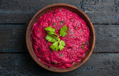 Slana torta od cvekle i pistaća: Kremasta, a zdrava (RECEPT)