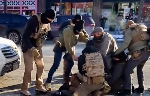 Istraga jezive pucnjave: Agenti koji su ubili čoveka u Minesoti stavljeni na odsustvo