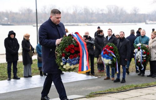 Položen venac na Dunavskom keju: Održana ceremonija na Dan sećanja na žrtve Holokausta