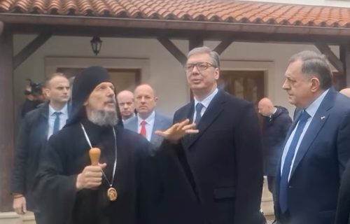 Vučić sa Dodikom posetio duhovni centar u Mrkonjićima: "Zapalio sam sveće za blagoslov našem narodu"