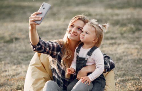 Novi pravni trend: Tinejdžeri dobijaju pravo da kontrolišu svoje fotografije na internetu