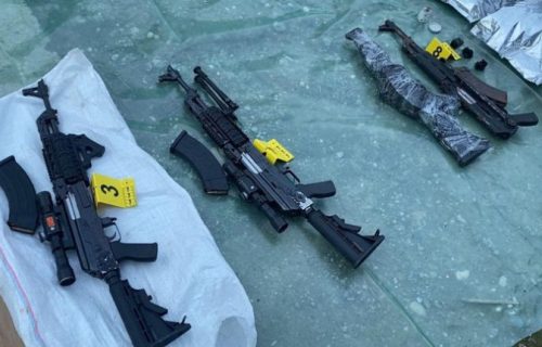 Automatske puške i "zolja" među tonama droge: Pogledajte šta je sve policija zaplenila kod Kruševca