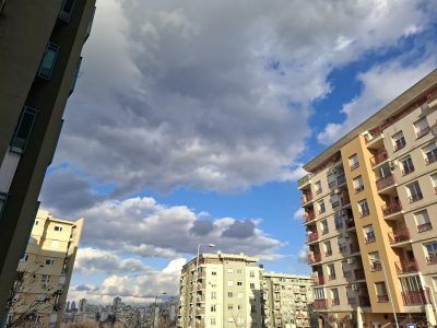 Danas svežije i promenljivo oblačno: Moguća kiša i pljuskovi sa grmljavinom