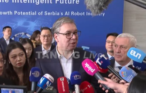 Vučić: "Do 2030. imaćemo 50 fabrika u kojima će da rade ljudi i roboti" (VIDEO)