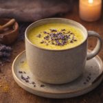 Zlatno mleko sa lavandom i vanilom: Neobičan napitak za mirnu noć i još bolji dan (RECEPT)