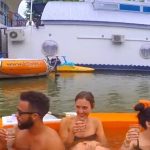 Neobično uživanje na vodi: Spa doživljaj u toploj, plutajućoj kadi (VIDEO)