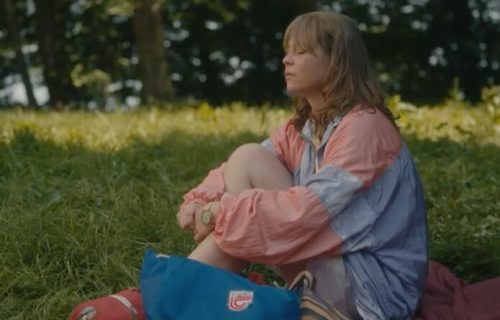 Film ”Belo se pere na devedeset”, sa Anicom Dobrom u glavnoj ulozi (VIDEO)