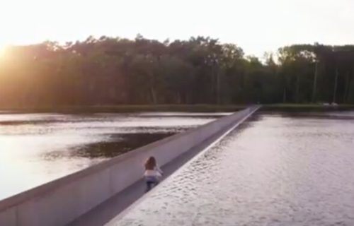 Vožnja bicikla kroz vodu: Meditacija u pokretu, na jednoj od najfotografisanijih staza (VIDEO)