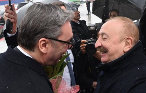 Alijev stigao u Srbiju: Predsednik Vučić dočekao na aerodromu predsednika Azerbejdžana
