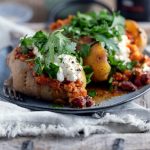 Punjeni batat  sa pečurkama i spanaćem: Zapečen u rerni (VIDEO+RECEPT)