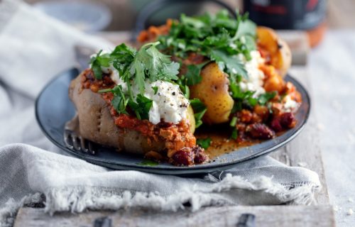 Punjeni batat  sa pečurkama i spanaćem: Zapečen u rerni (VIDEO+RECEPT)