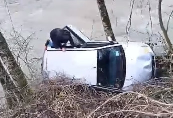 Ivica junak velike drame: Skočio u akciju čim je video auto u reci, pojavio se zapanjujući snimak