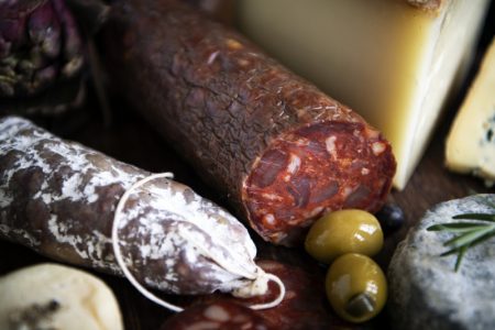 Otkrivena opasna bakterija: Popularna kobasica se hitno povlači sa tržišta u Nemačkoj