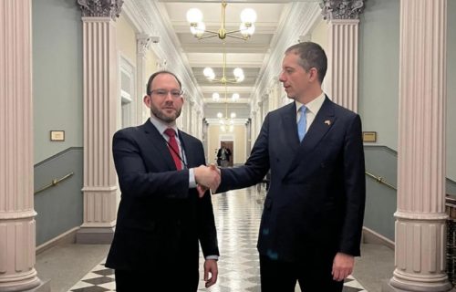 "Jaka partnerstva grade se na poverenju": Đurić se sastao sa Bejkerom u Beloj kući