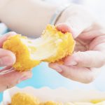 Oblačići od sira iz rerne: Hrskavi spolja, a unutra mekani (RECEPT+VIDEO)
