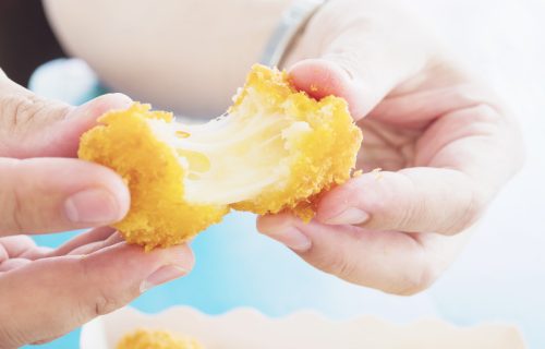 Oblačići od sira iz rerne: Hrskavi spolja, a unutra mekani (RECEPT+VIDEO)