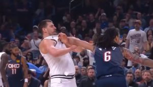 Jokića “tuku” pod košem: “Smešno je. Zaista je smešno” (VIDEO)