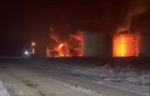 Ukrajina izvela masovni napad dronovima: Zapaljen silos u rafineriji, oboreno skoro 100 letelica (VIDEO)