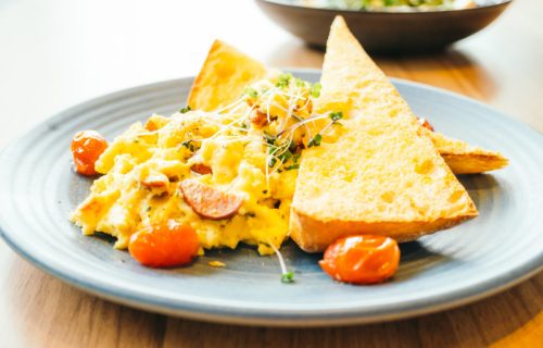 Masala omlet sendvič: Doručak, na indijski način (RECEPT+VIDEO)