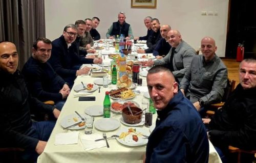 Vučić na večeri sa momcima iz Kobri: Lepo je sesti sa ljudima koji su uvek uz mene, odgovorno i bez reči