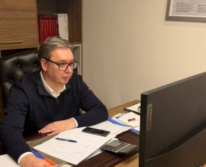 Vučić se oglasio: “Srećan sam što ljudi slave, ja sada ostajem u kancelariji da analiziram rezultate”
