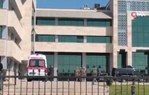 Pucnji u kancelariji guvernera u Antaliji: Na terenu policija i hitna pomoć (VIDEO)