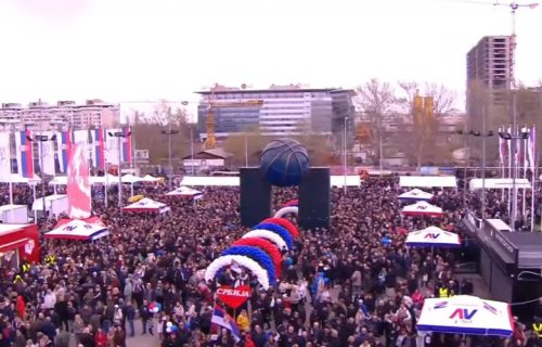 Oglasio se MUP: Evo koliko ljudi se nalazi u "Beogradskoj areni" na skupu SNS, a koliko ispred