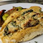 Pileći file sa spanaćem i pečurkama, iz rerne: Tako sočno i ukusno (RECEPT+VIDEO)