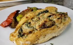 Pileći file sa spanaćem i pečurkama, iz rerne: Tako sočno i ukusno (RECEPT+VIDEO)